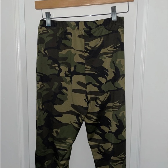 ⭐️New⭐️ camo leggings with lace - Picture 6 of 7